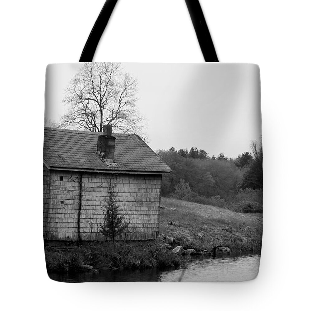 Well House Tote Bag featuring the photograph Well House 1 by Kim Galluzzo