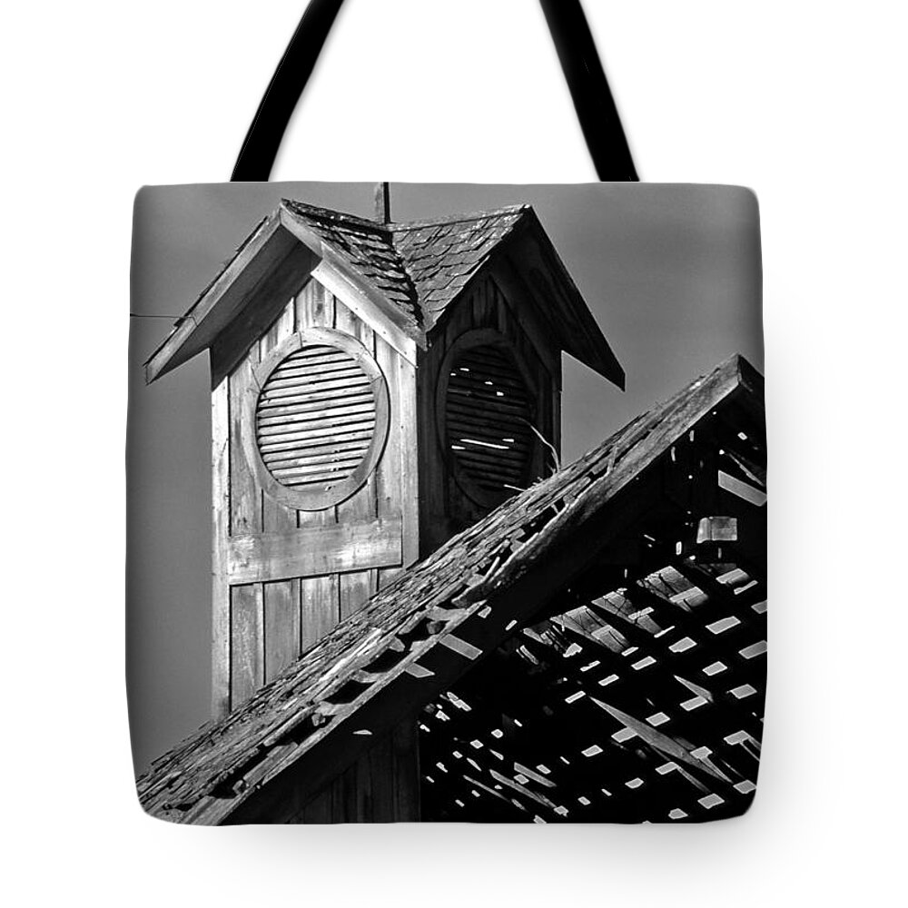 Outdoors Tote Bag featuring the photograph Country Sunroof #1 by Doug Davidson