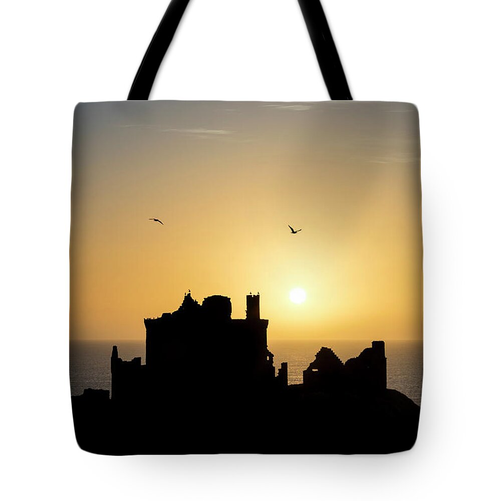 Dunnottar Tote Bag featuring the photograph Dunnottar Castle Sunrise #1 by Veli Bariskan