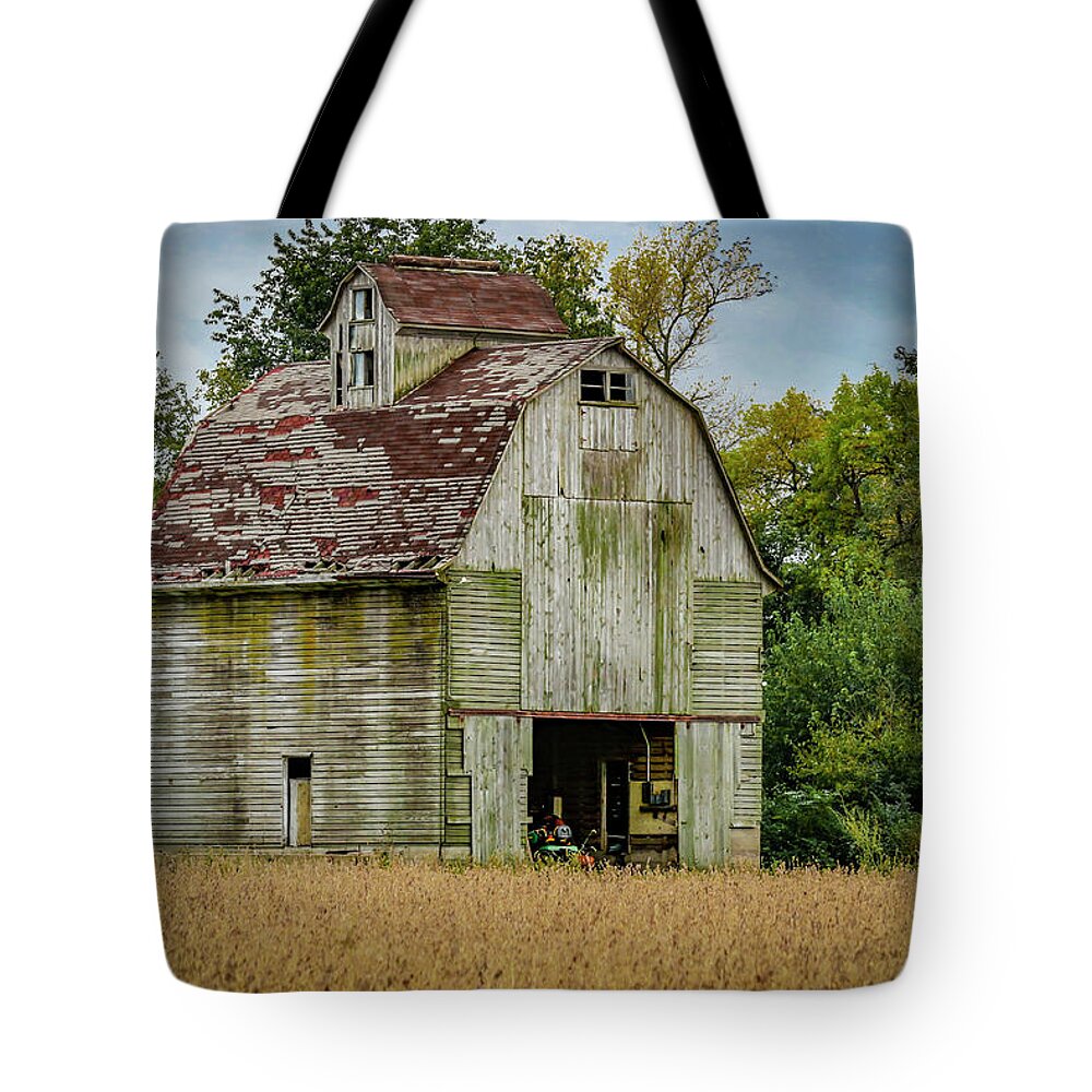 Iowa Tote Bag featuring the photograph Iowa Barn #1 by Ray Congrove