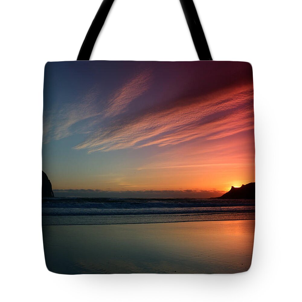 Dreamer By Design Photography Tote Bag featuring the photograph Pacific Sunset #1 by Kami McKeon