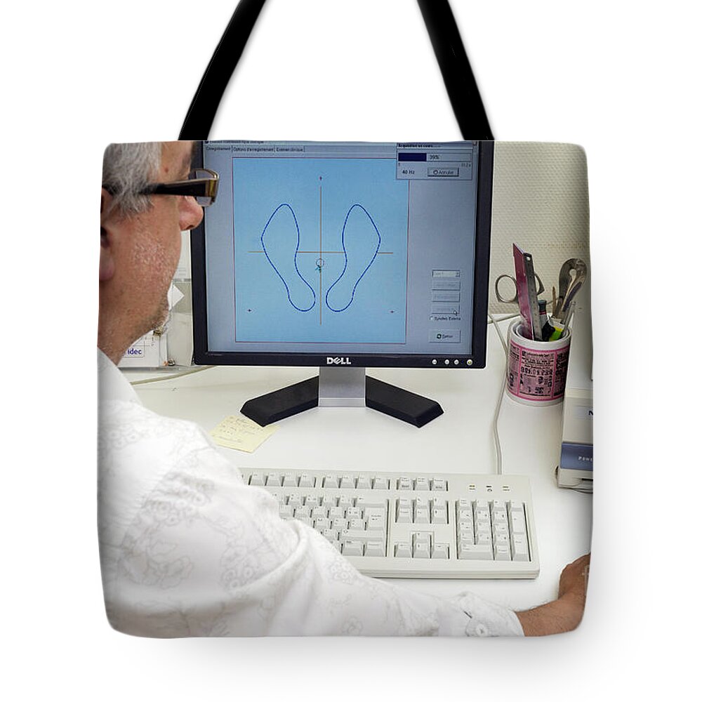 Consultation Tote Bag featuring the photograph Posture Analysis #1 by Frdrik Astier