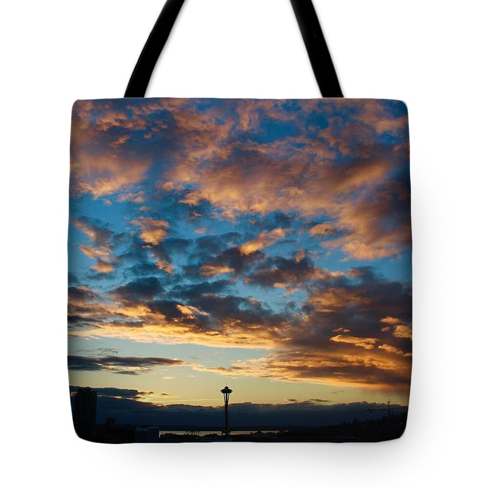 Space Needle Tote Bag featuring the photograph Space Needle in Clouds #2 by Suzanne Lorenz