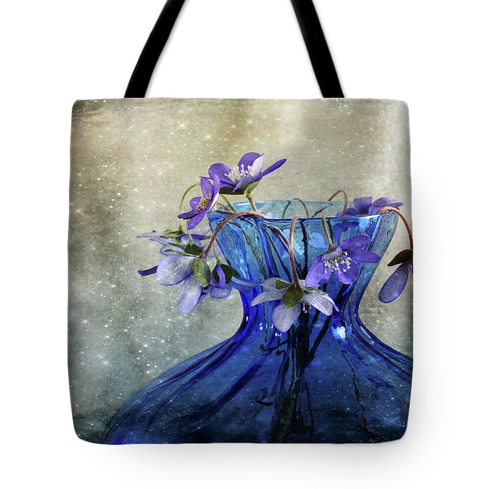 Blue Tote Bag featuring the photograph Spring Greeting #2 by Randi Grace Nilsberg