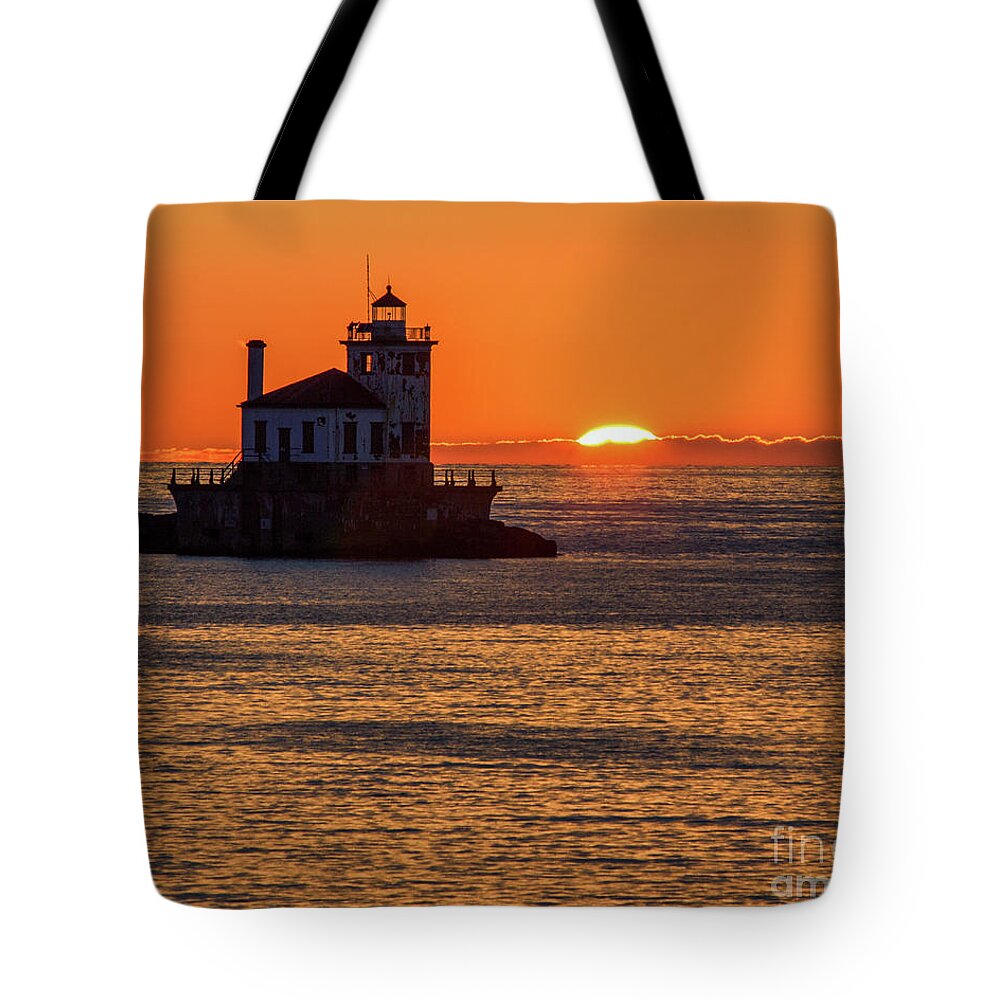 Sundown Tote Bag featuring the photograph Setting Sun by Rod Best