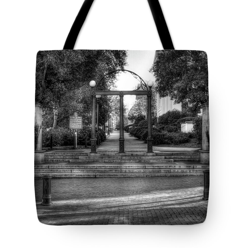 Reid Callaway The Arch Tote Bag featuring the photograph The Arch 4 University Of Georgia Arch Art #1 by Reid Callaway