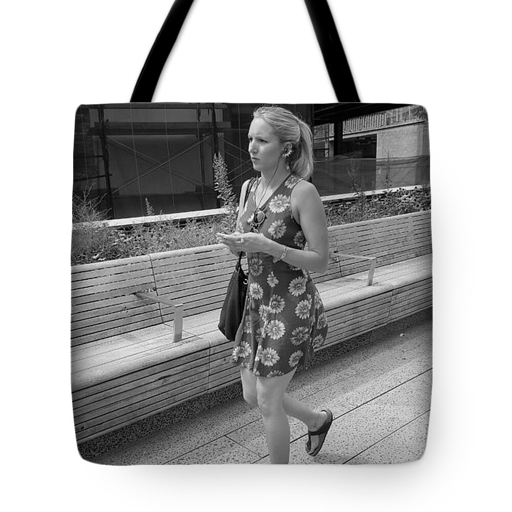 The High Line Tote Bag featuring the photograph The High Line 181 #1 by Rob Hans