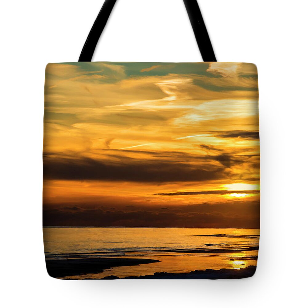 Beach Tote Bag featuring the photograph Winter Sunset #1 by Cathy Kovarik