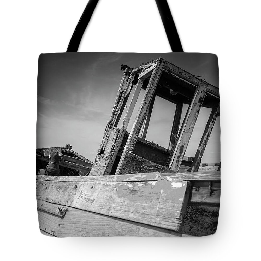 Vintage Tote Bag featuring the photograph Old Abandoned Boat BW by Rick Deacon