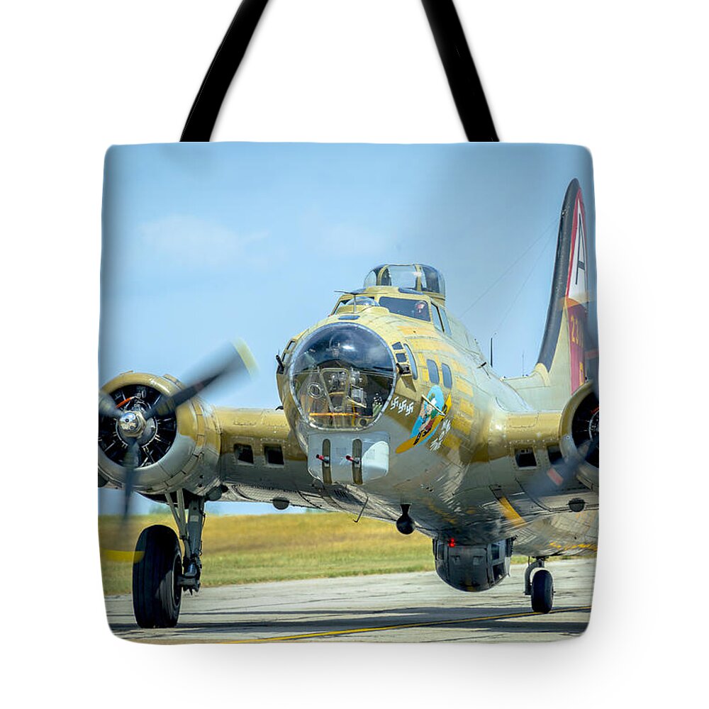 Aircraft Tote Bag featuring the photograph Boeing B-17G Flying Fortress  #3 by Jack R Perry
