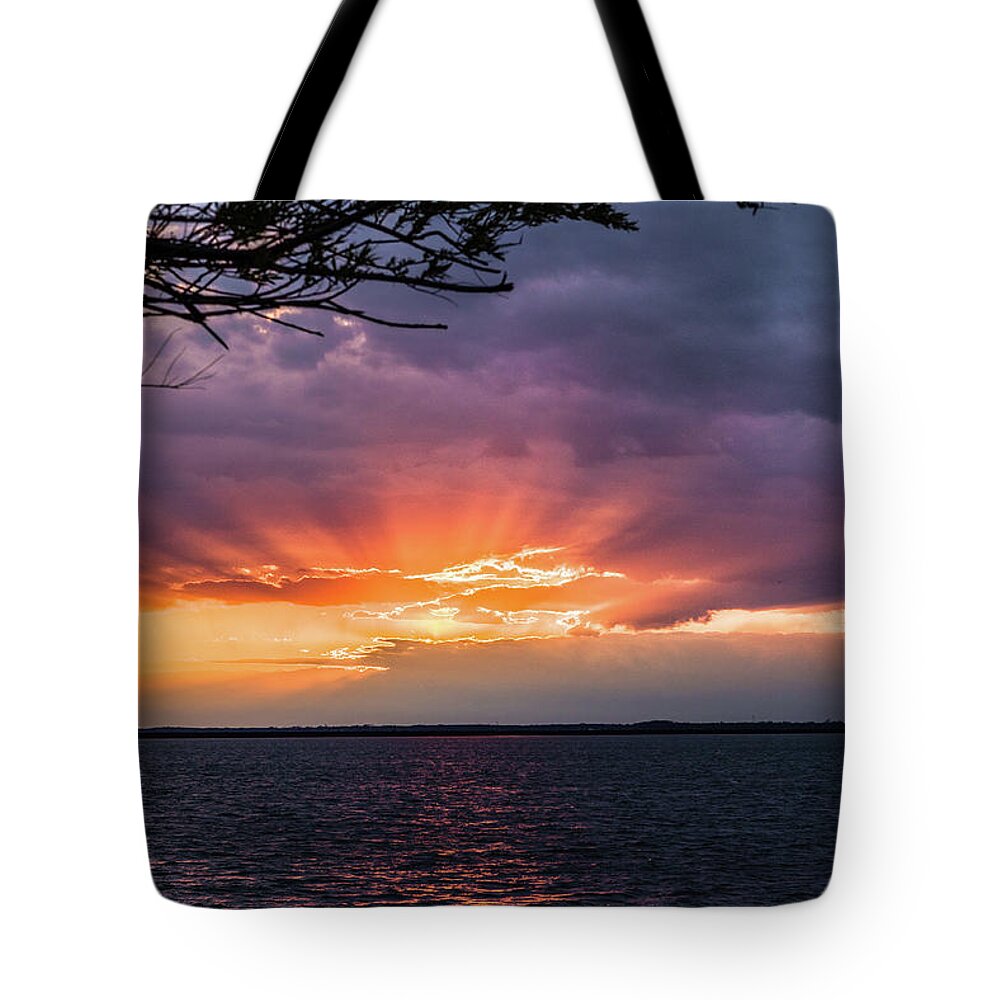 Sun Tote Bag featuring the photograph Lake Erie Sunset #1 by Dave Niedbala