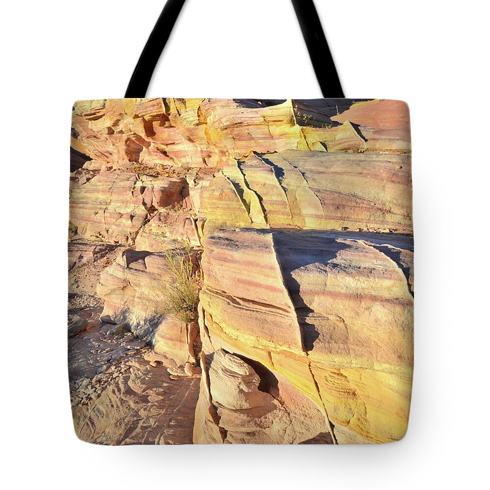 Valley Of Fire State Park Tote Bag featuring the photograph Sandstone Crest in Valley of Fire #3 by Ray Mathis