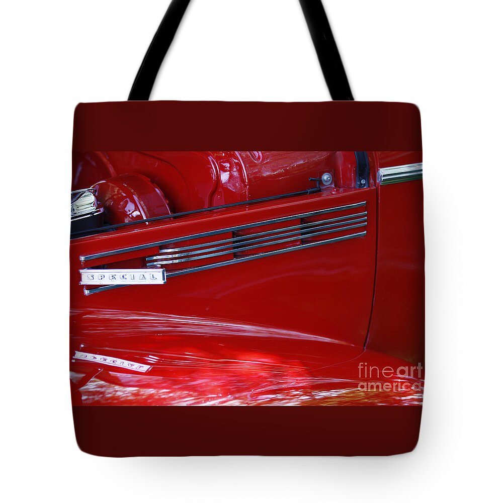 '40 Tote Bag featuring the photograph 1940 Buick Special by Richard Lynch