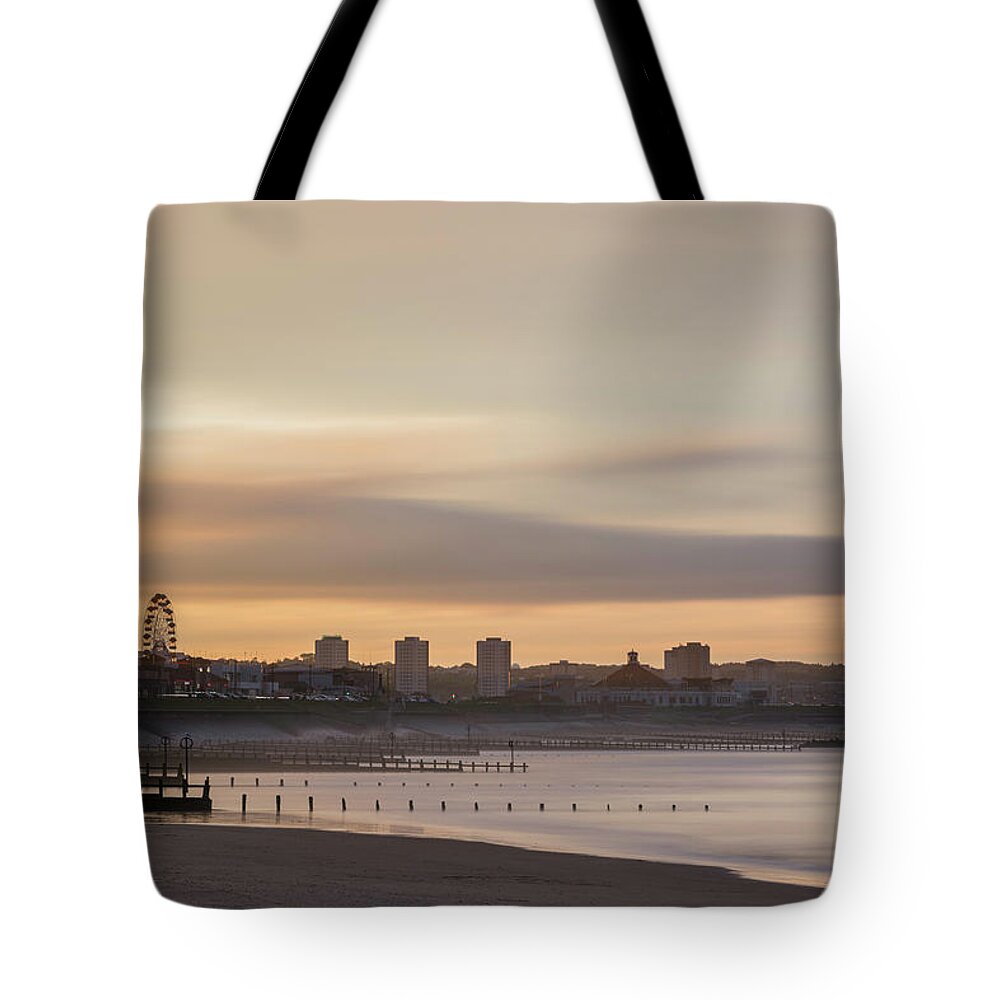 Aberdeen Tote Bag featuring the photograph Aberdeen Beach at Sunset by Veli Bariskan