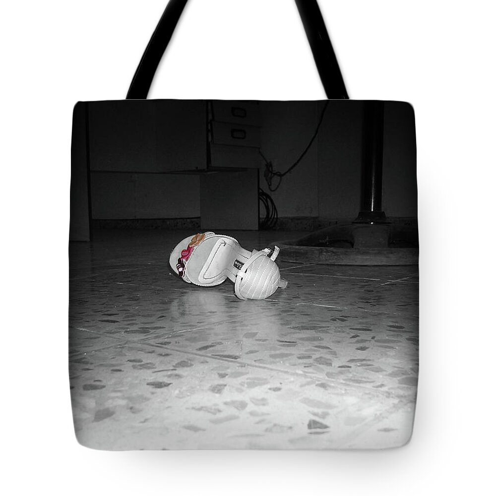 Wall Art Tote Bag featuring the photograph Absence by Carlos Paredes Grogan