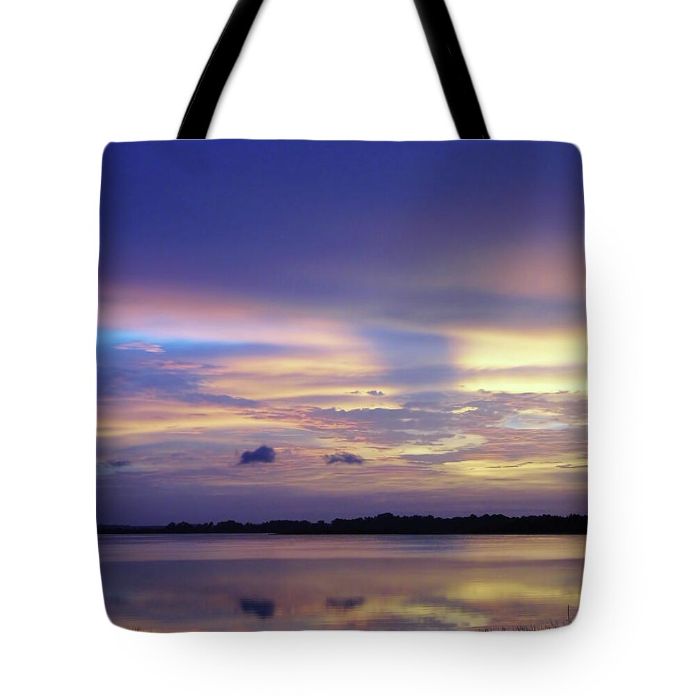 Sunrise Tote Bag featuring the photograph Amazing Beauty In The Morning by D Hackett