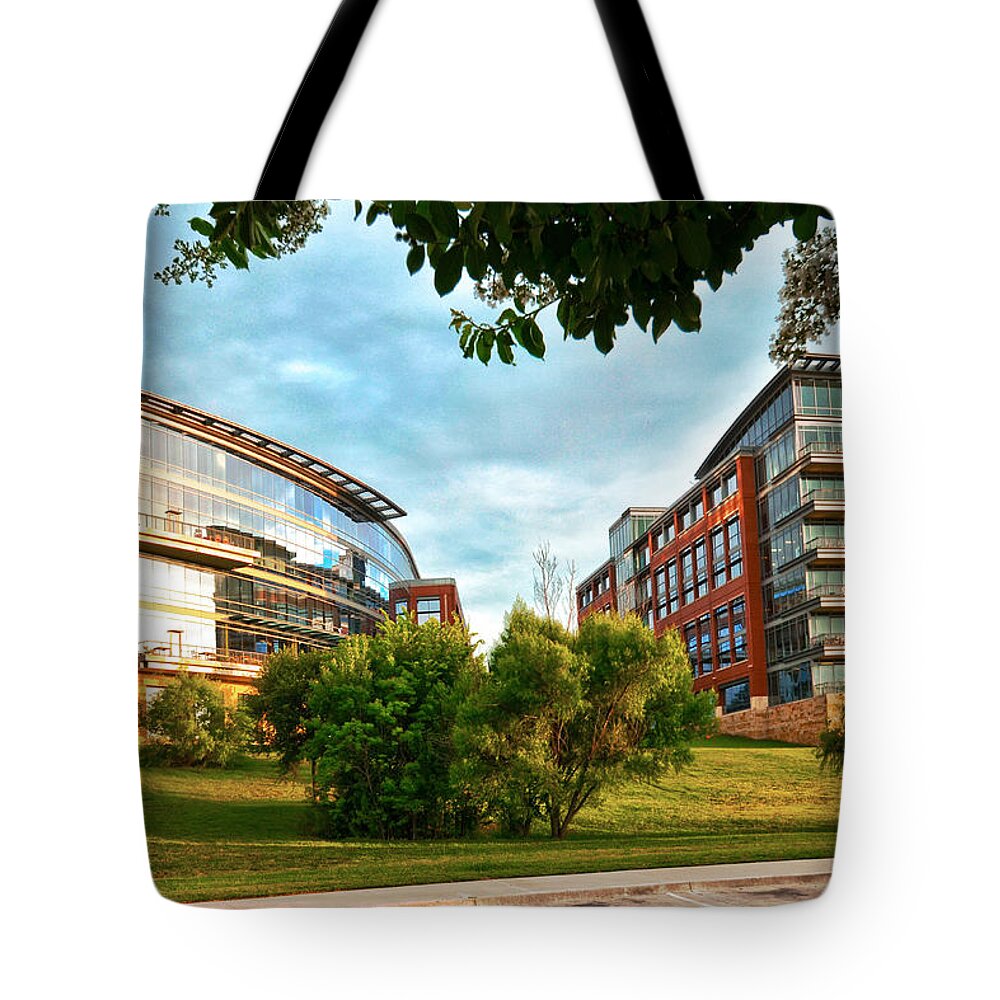 Fort Worth Tote Bag featuring the photograph Architecture in Fort Worth by Ricardo J Ruiz de Porras