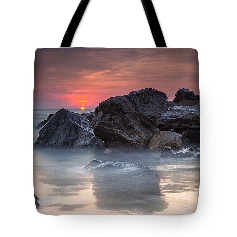 Sunset Tote Bag featuring the photograph Atardecer En La Playa by Edward Kreis