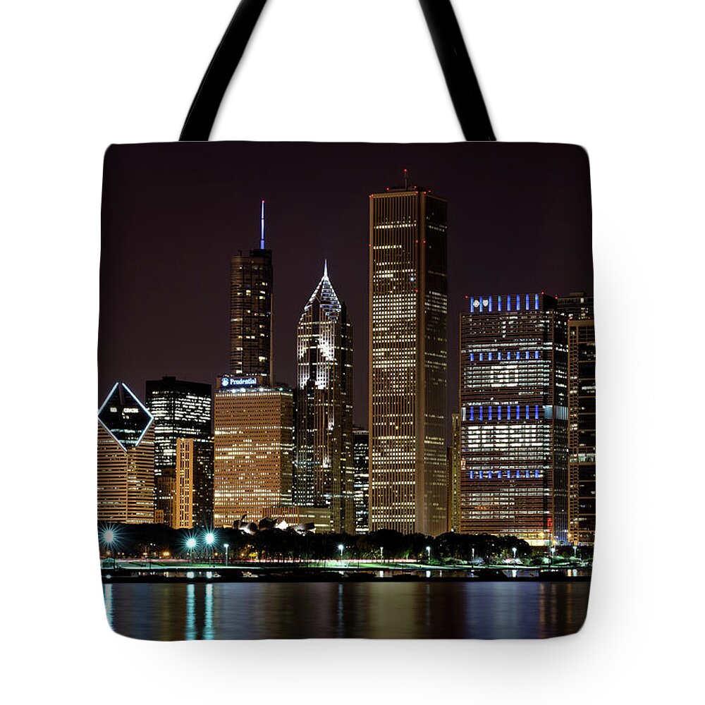 Chicago Tote Bag featuring the photograph Bcbsil by Andrea Silies