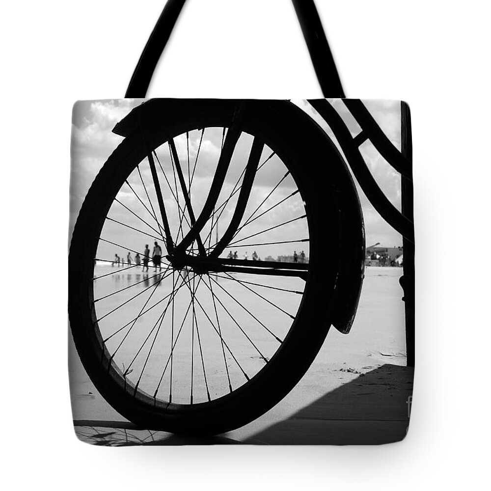Beach Tote Bag featuring the photograph Beach Bicycle by David Lee Thompson