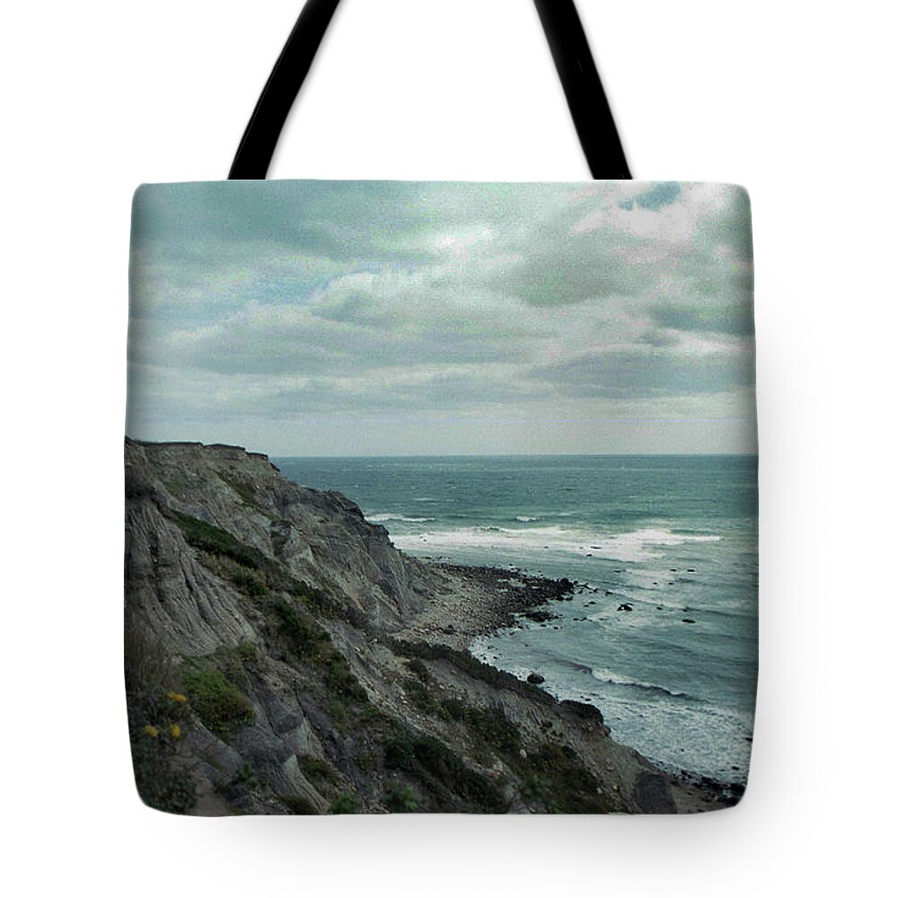 Block Island Tote Bag featuring the photograph Block Island South East Lighthouse by Skip Willits