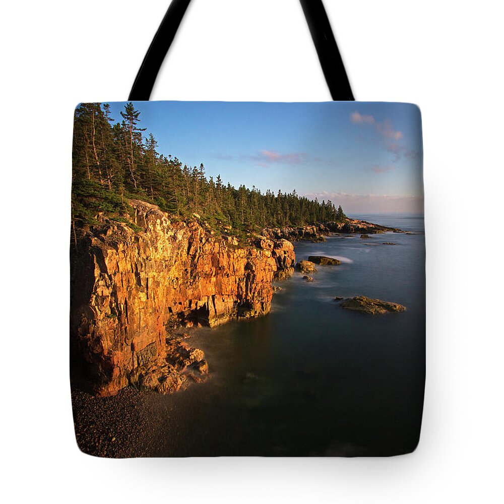 Raven�s Nest Tote Bag featuring the photograph Bold Coast Maine by Juergen Roth
