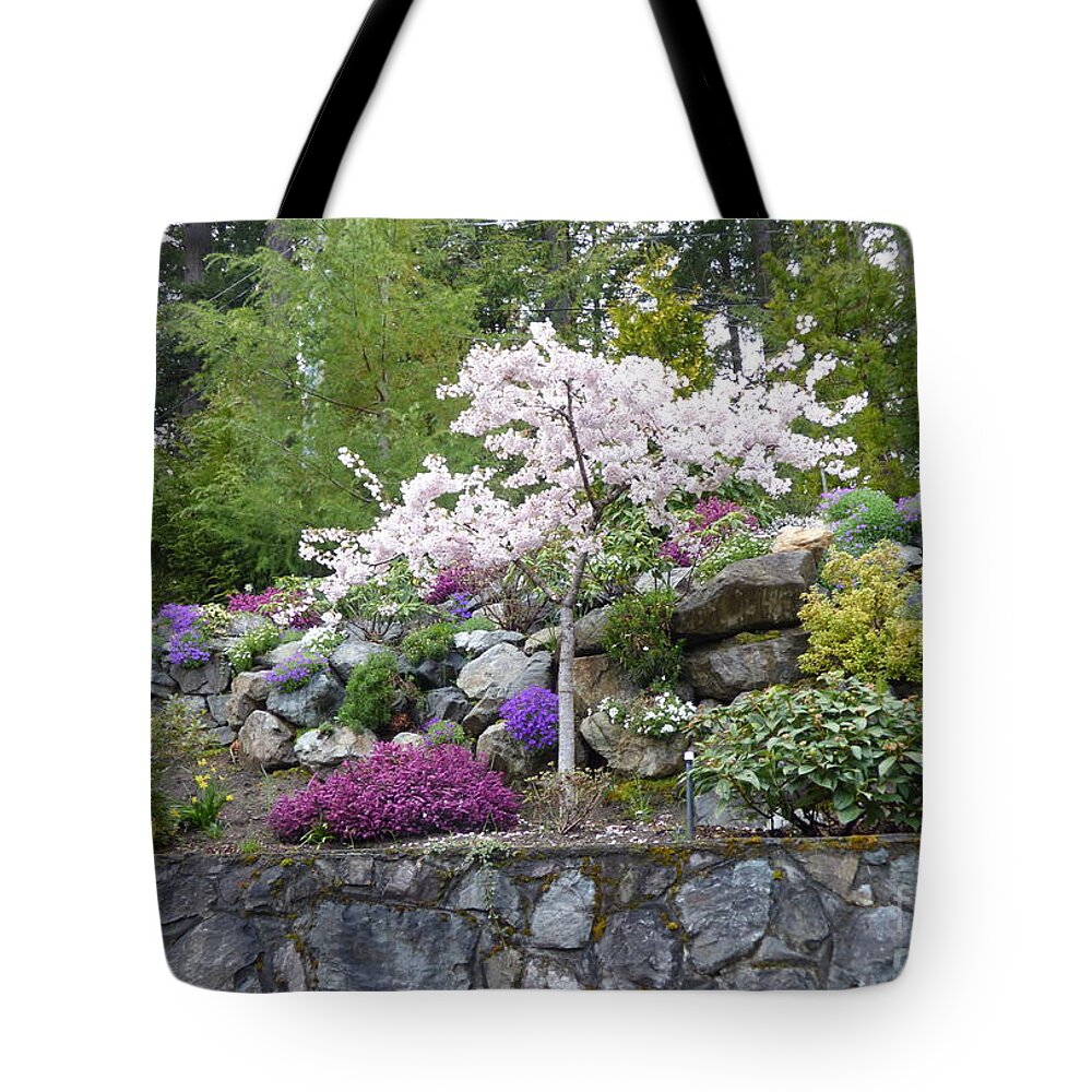Butchart Garden Tote Bag featuring the photograph Butchart Garden Entrance Wall by Charles Robinson