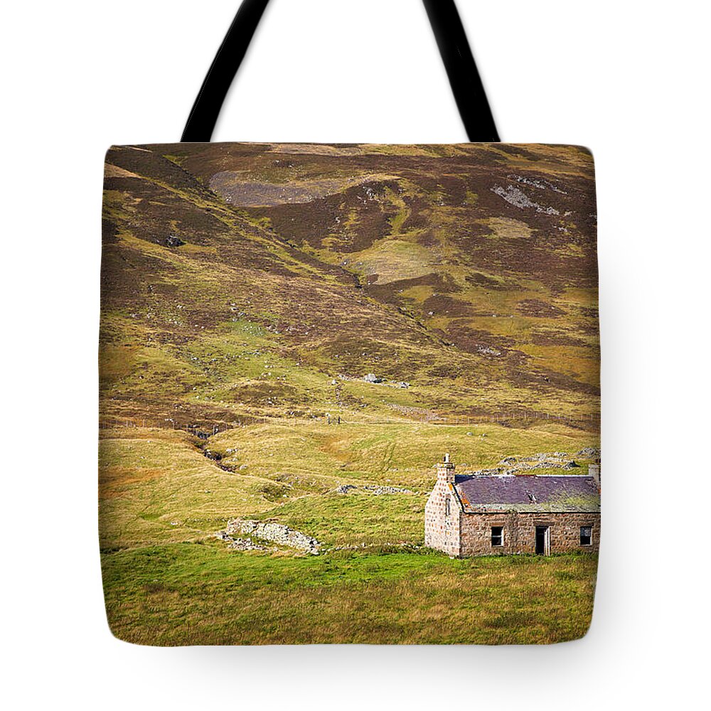 Cottage Tote Bag featuring the photograph Cairngorms cottage by Jane Rix