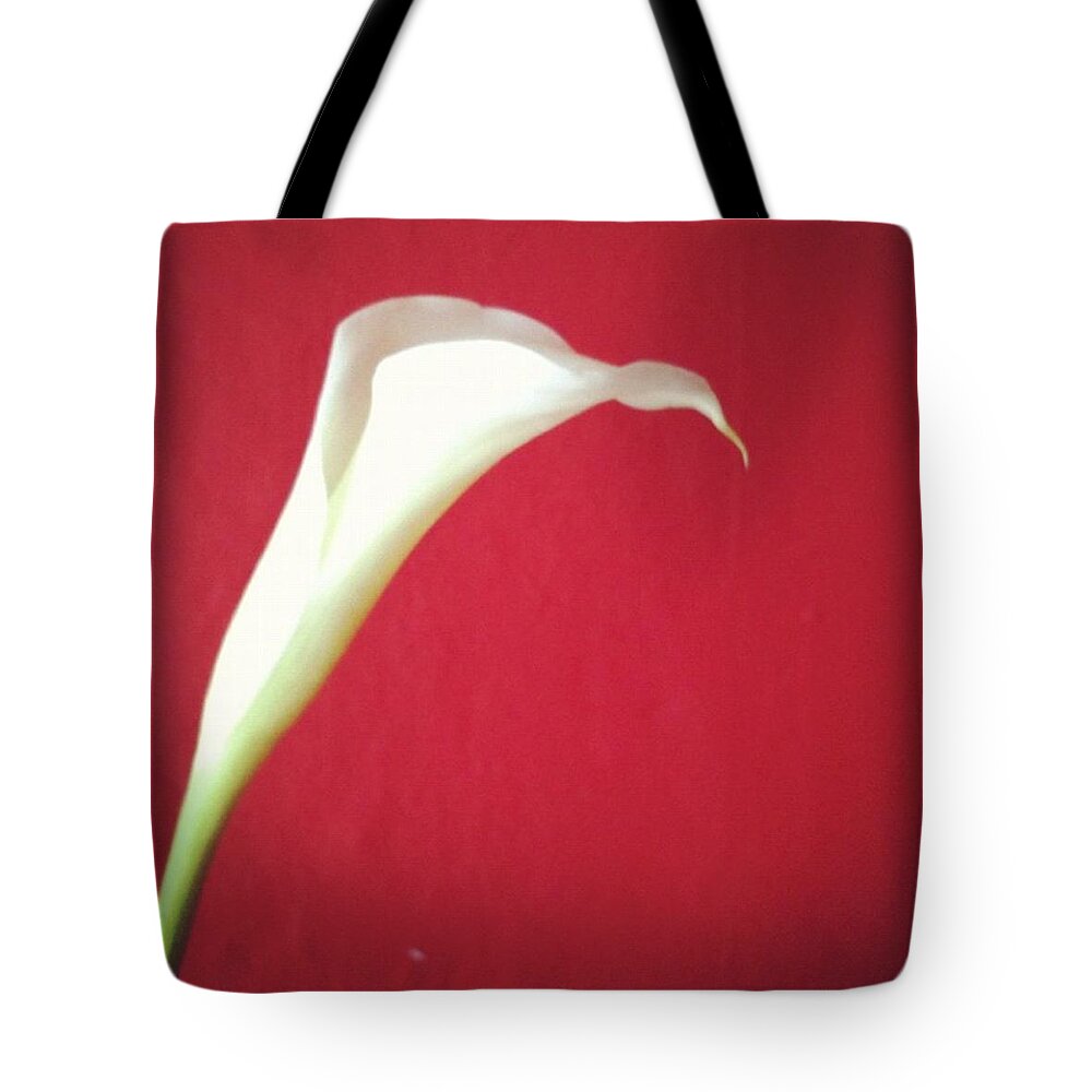 Flowers Tote Bag featuring the photograph Callalily R by Heather Classen