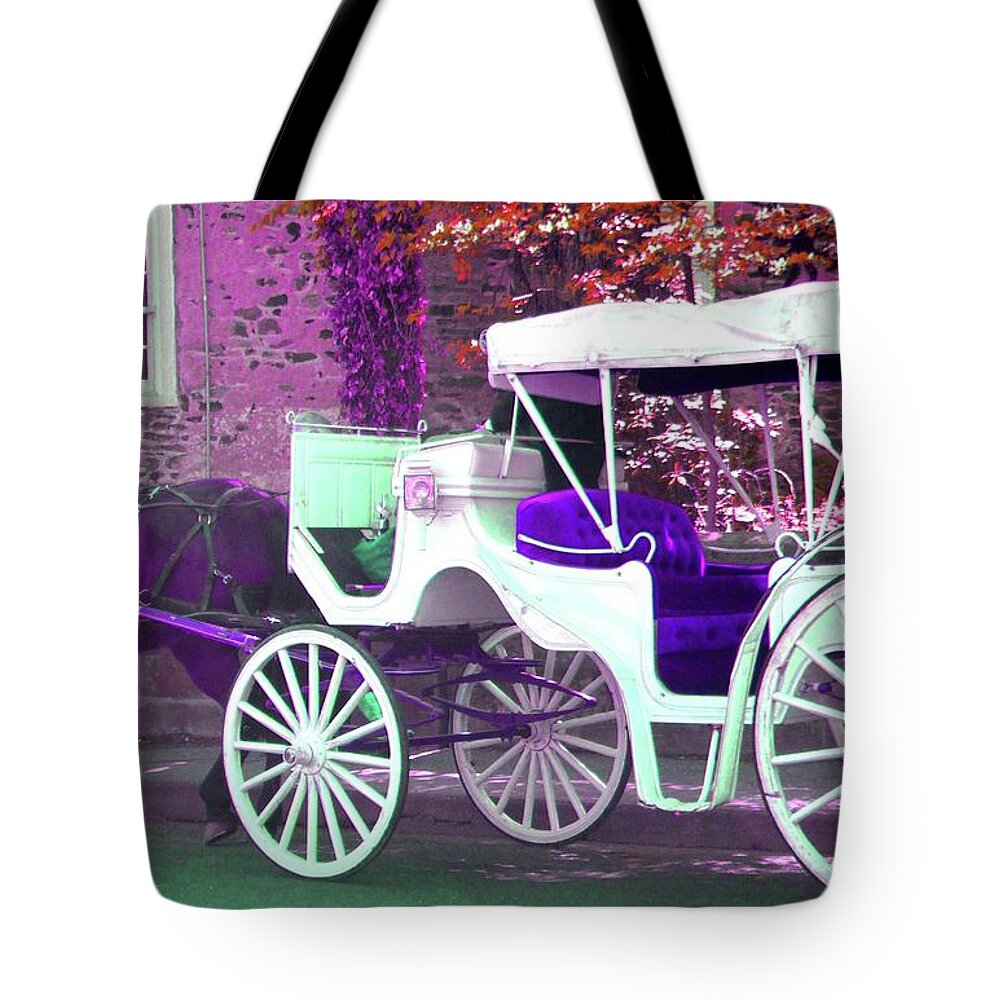 Carriage Tote Bag featuring the photograph Carriage Ride by Susan Carella