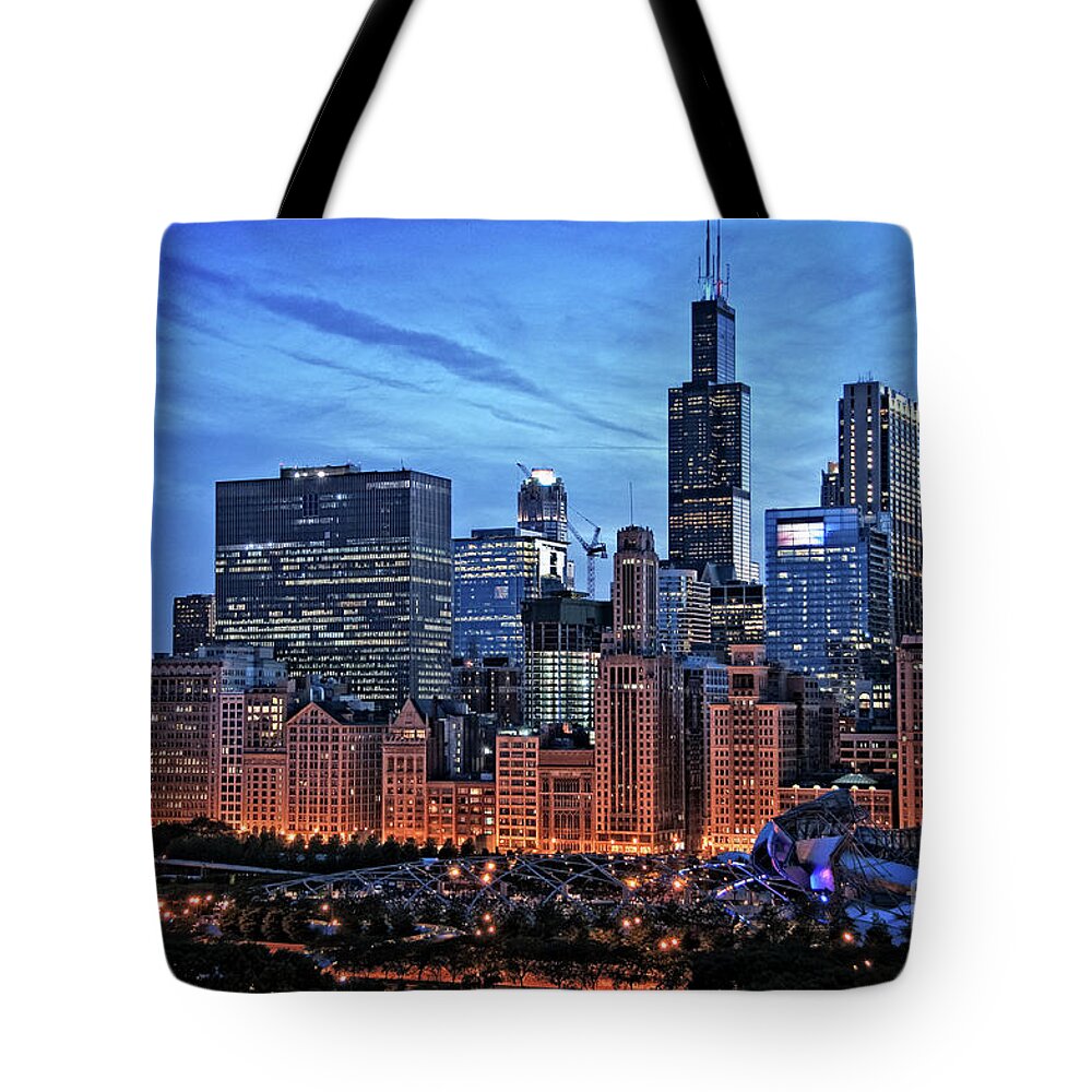 Chicago Tote Bag featuring the photograph Chicago at night by Bruno Passigatti