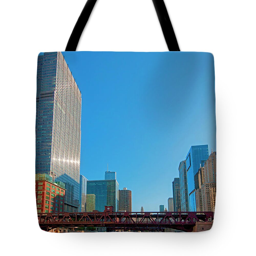Chicago Tote Bag featuring the photograph Chicago River Wells St Bridge by Tom Jelen