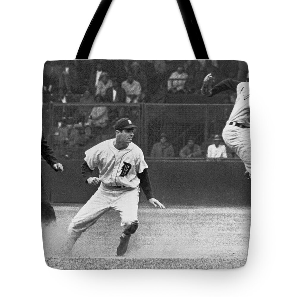 1950s Tote Bag featuring the photograph Colavito And Aparicio by Underwood Archives