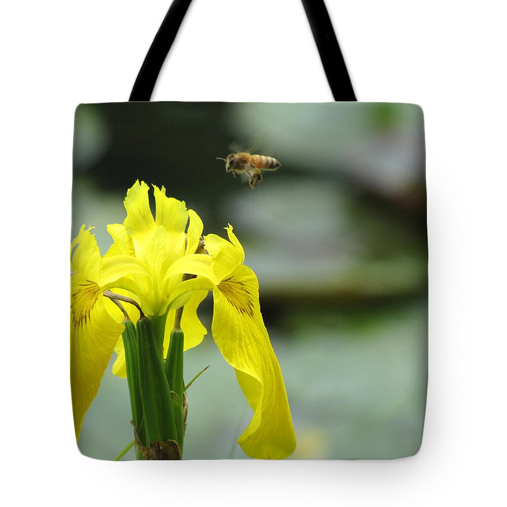 Bee Tote Bag featuring the photograph Coming in for a Landing 2 by George Jones