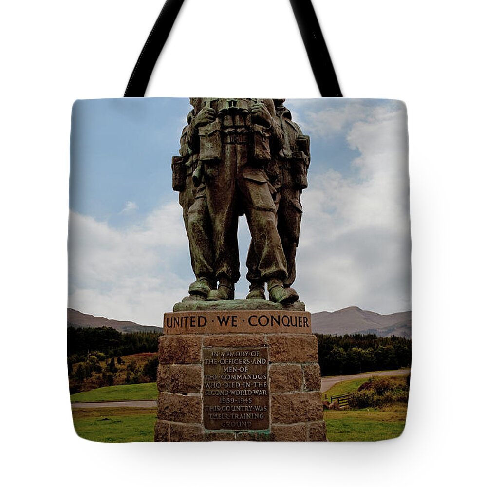 Commando Memorial Tote Bag featuring the photograph Commando Memorial 2 by Chris Thaxter