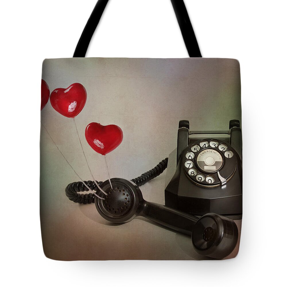 1940 Tote Bag featuring the photograph Conversation of Love by David and Carol Kelly