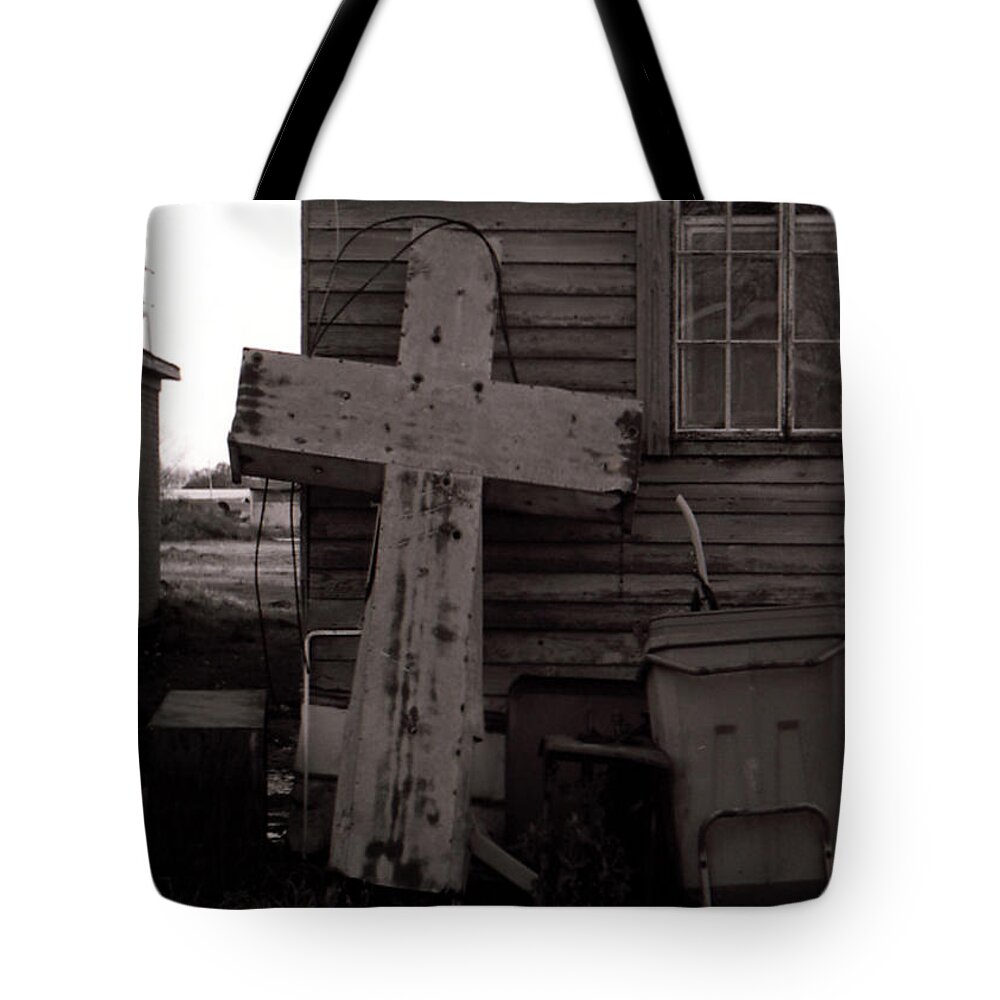 Louisiana Tote Bag featuring the photograph Cross Tallulah Louisiana by Doug Duffey