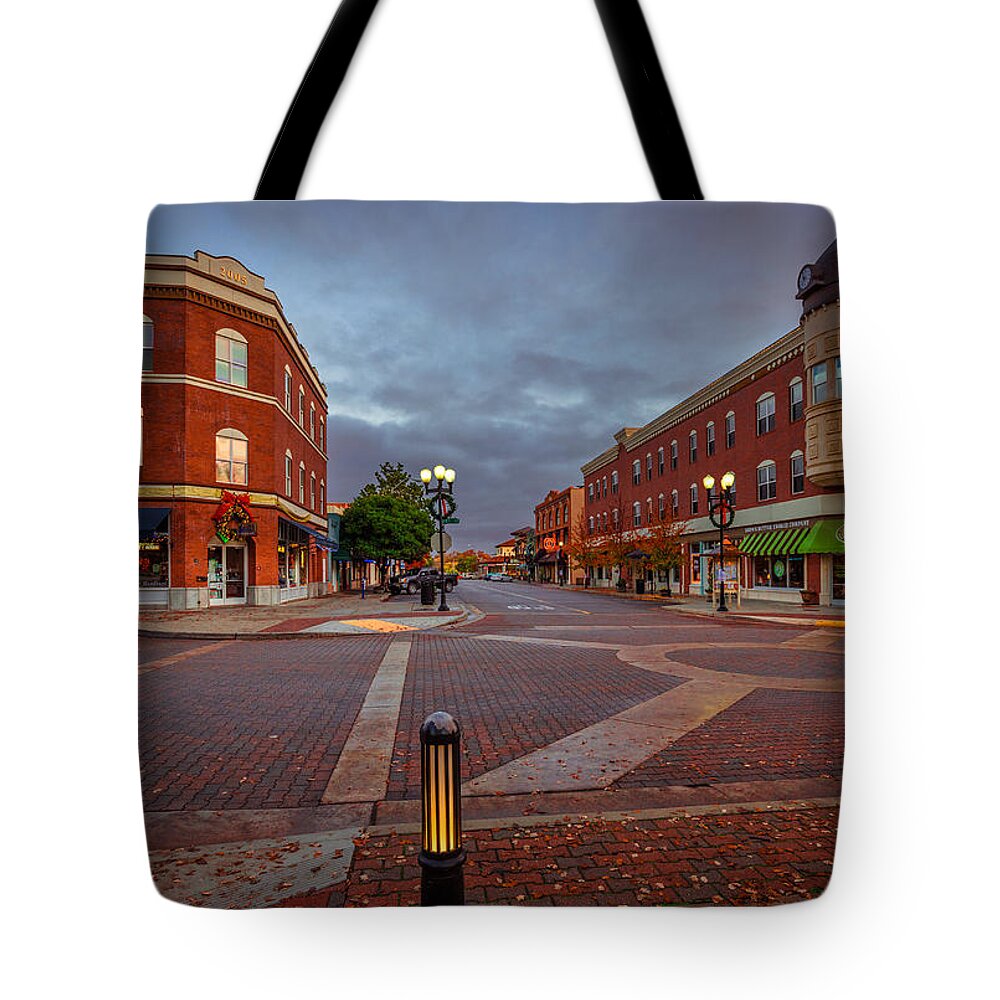Paso Robles Tote Bag featuring the photograph Dawn on Park Street by Tim Bryan