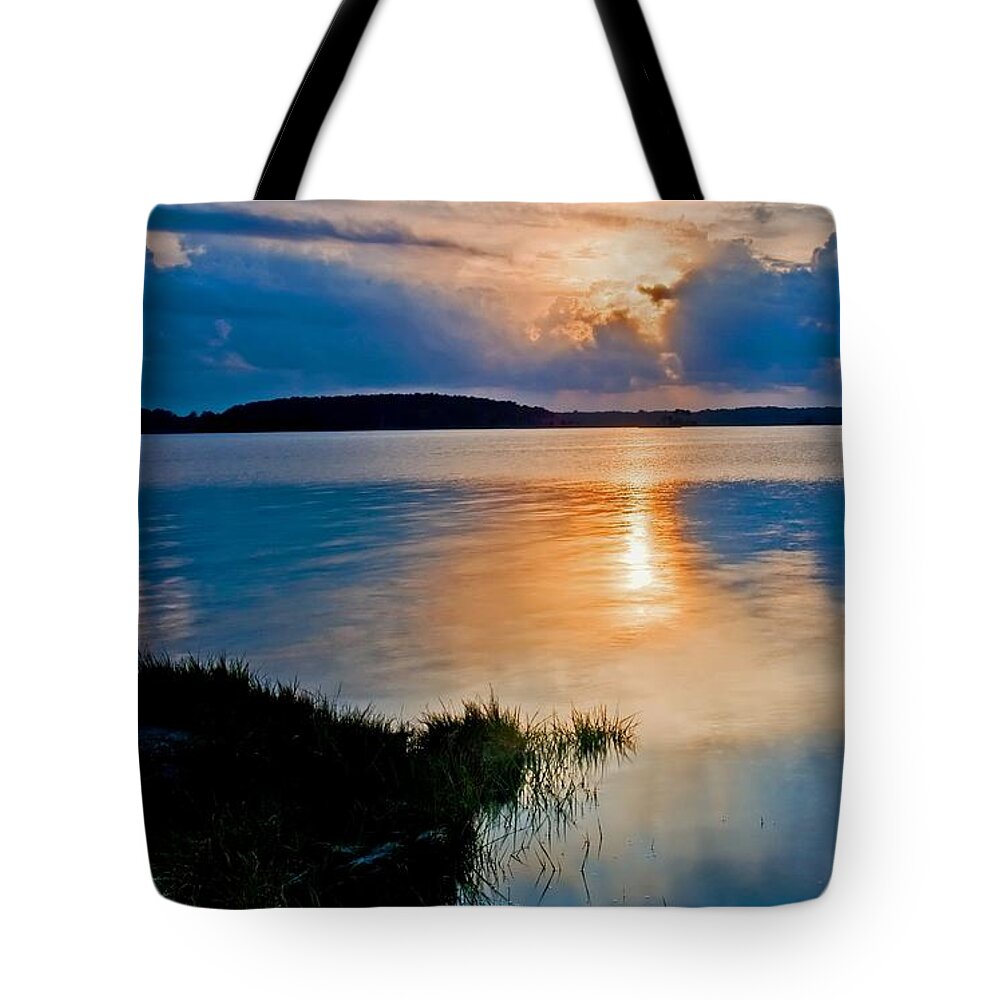 Sunset Tote Bag featuring the photograph Day's end by Bill Jonscher
