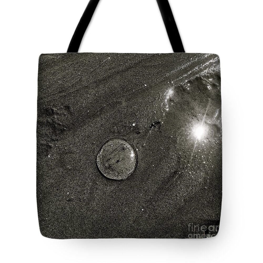 Jelly Fish Tote Bag featuring the photograph Deceptively Clear by KD Johnson