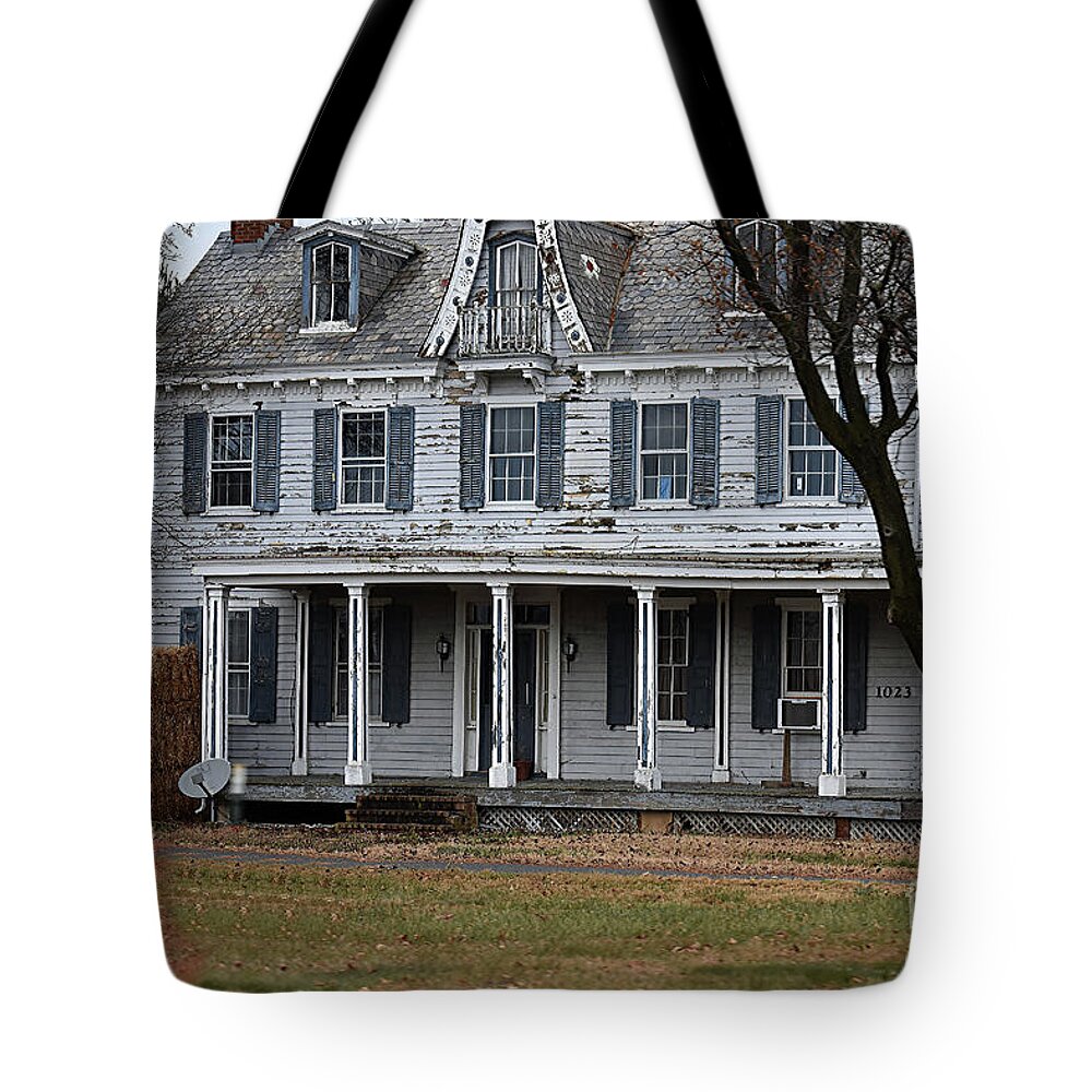 Culture Tote Bag featuring the photograph Delaware Homestead by Skip Willits