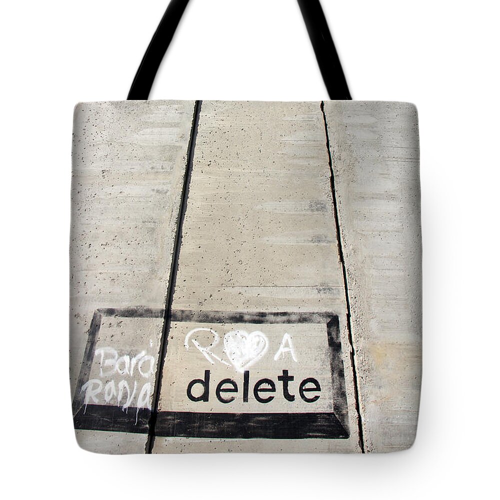 Apartheid Wall Tote Bag featuring the photograph Delete by Munir Alawi