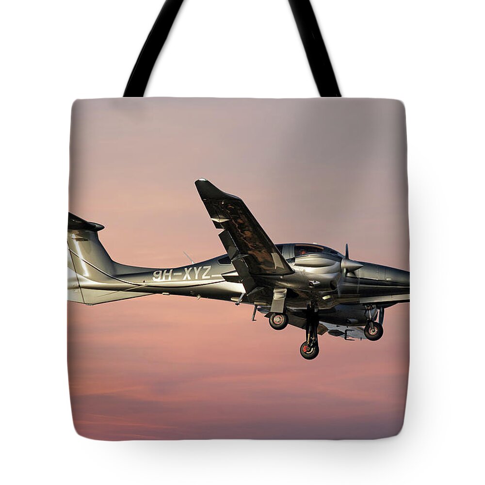 Diamond Aircraft Tote Bag featuring the photograph Diamond Aircraft Diamond DA-62 by Smart Aviation