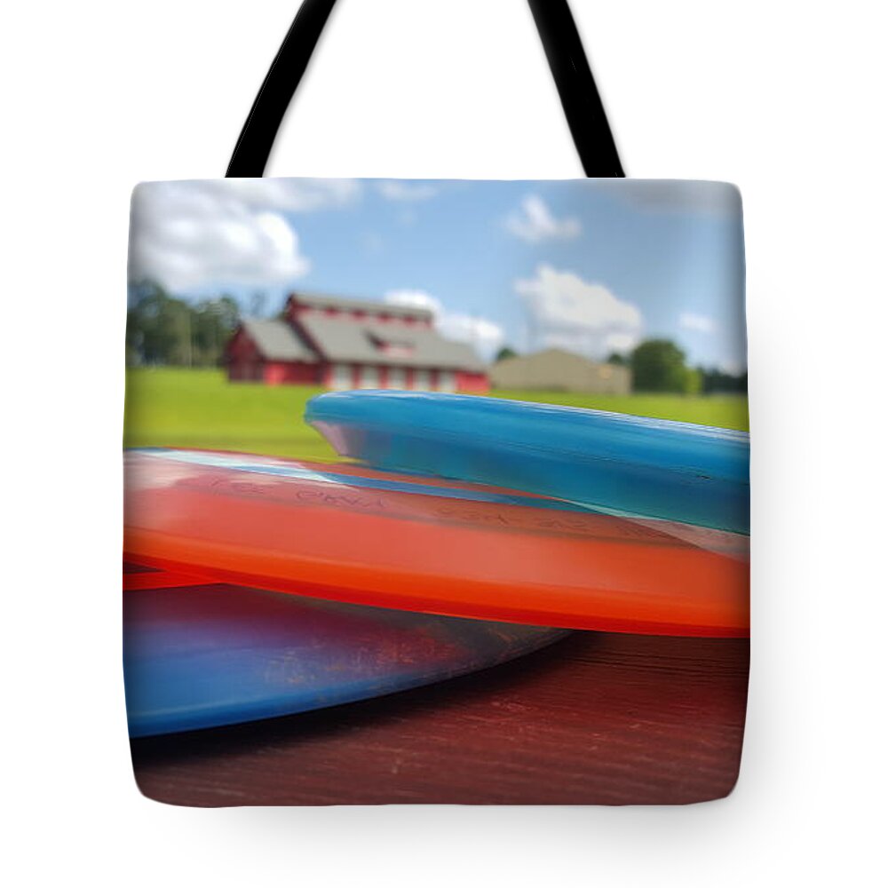 Disc Golf Tote Bag featuring the photograph Disc Golf in Auburn by Lee Gray