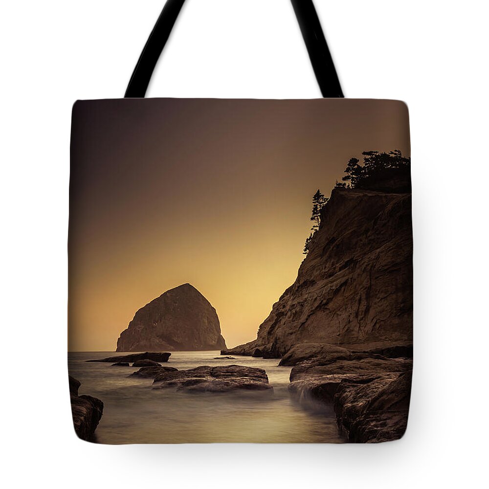 Cape Kiwanda Tote Bag featuring the photograph Evening in the Cove by Don Schwartz