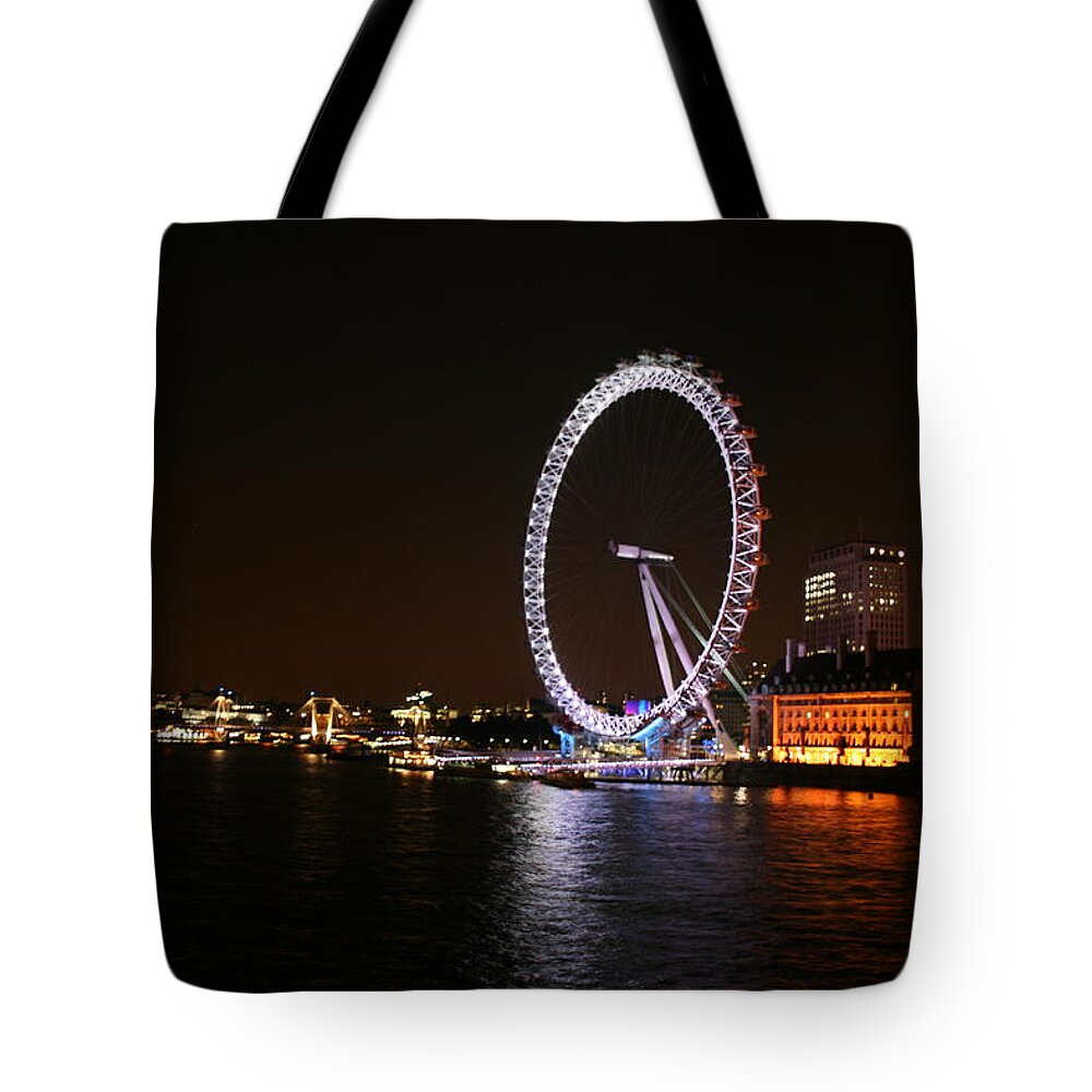 London Tote Bag featuring the photograph Eye# by MGhany
