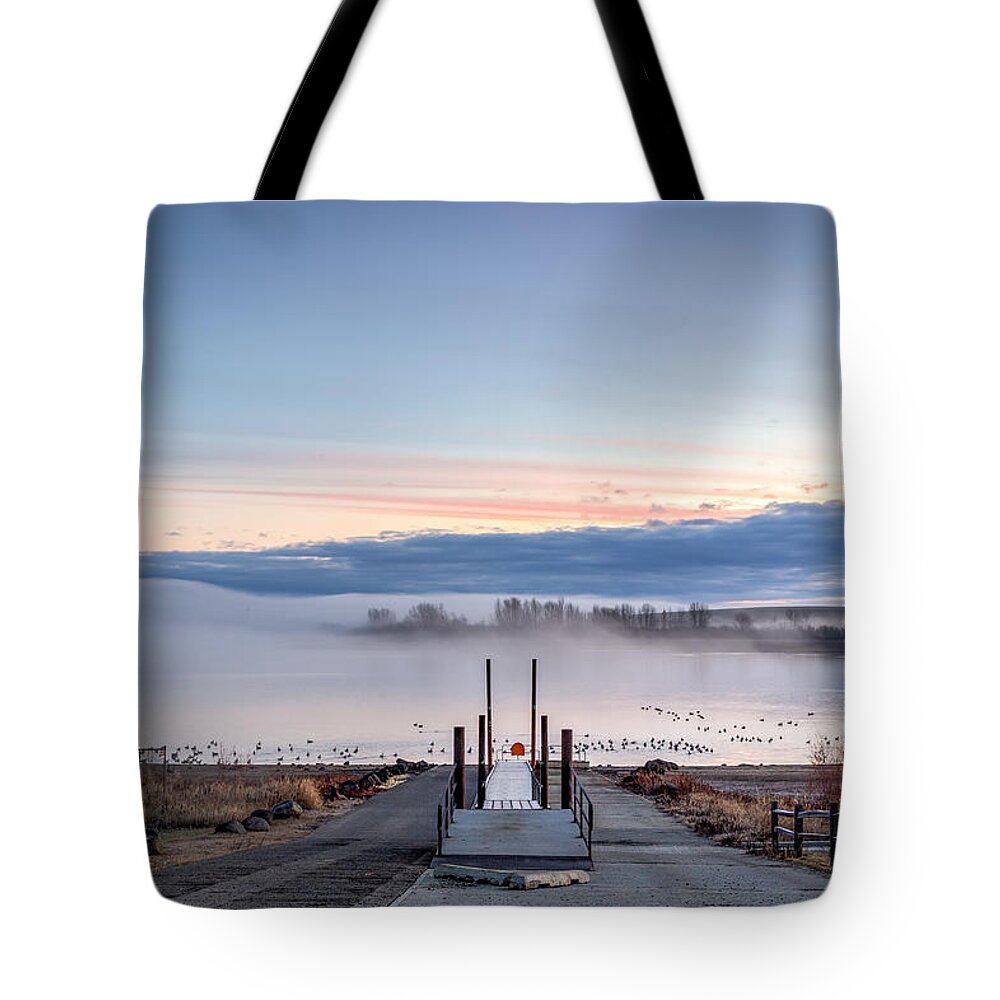 Lewiston Idaho Id Clarkston Washington Wa Lc-valley Lc Valley Pacific Northwest Palouse Mann Lake Mann's Water Pond Birds Water Fowl Dock Boat Launch Fence Fog Foggy Sunrise Pastel Tote Bag featuring the photograph Foggy Manns Lake by Brad Stinson