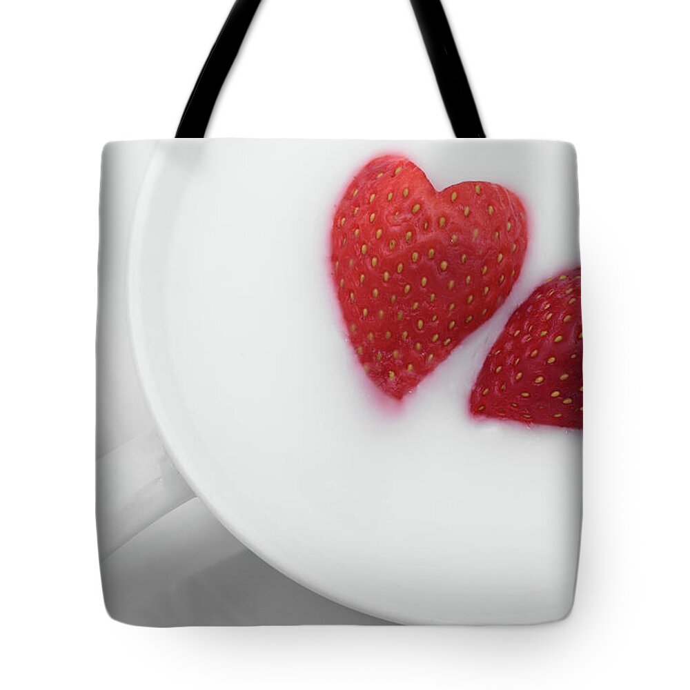 Valentine's Day Tote Bag featuring the photograph For Valentine's day by William Lee