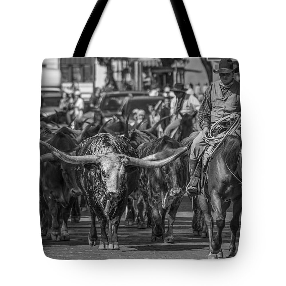 Texas Longhorn Tote Bag featuring the photograph Fort Worth Longhorn Cattle Drive Wide by Jonathan Davison