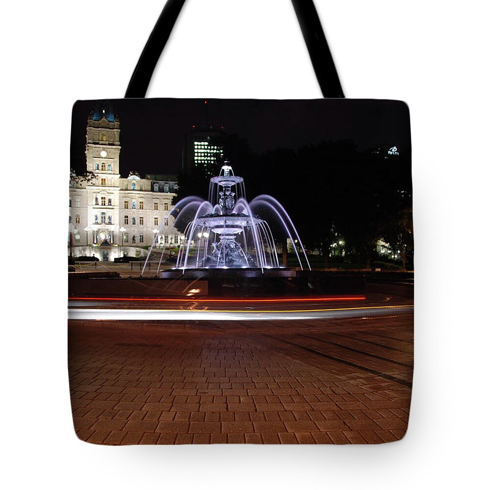 Travel Tote Bag featuring the photograph Fountaine de Tourny and Quebec Parliament by John Schneider